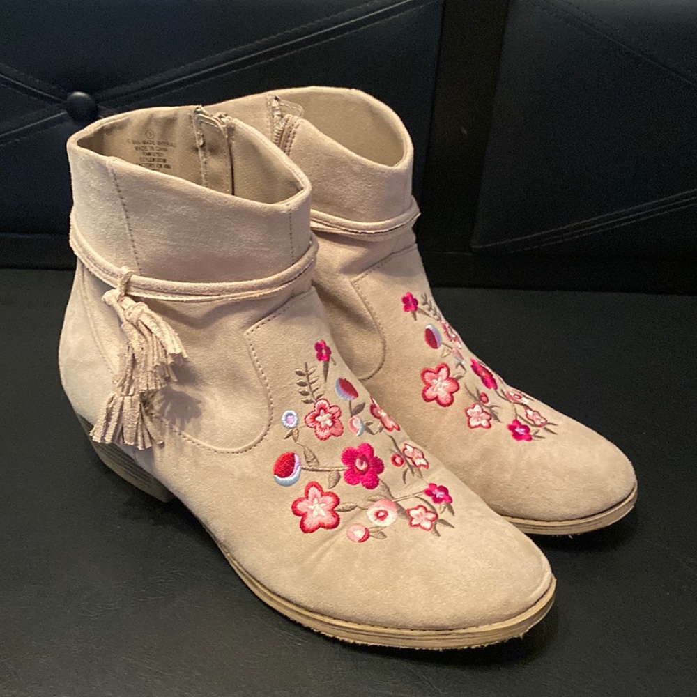 Justice brand size 9 boots